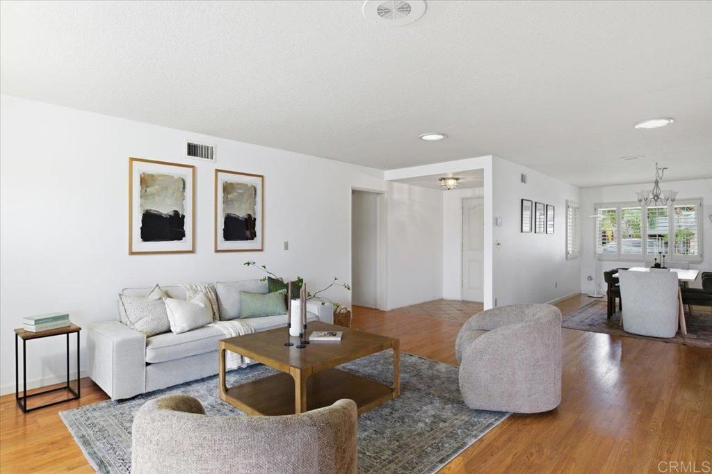 1071 La Reina Drive
