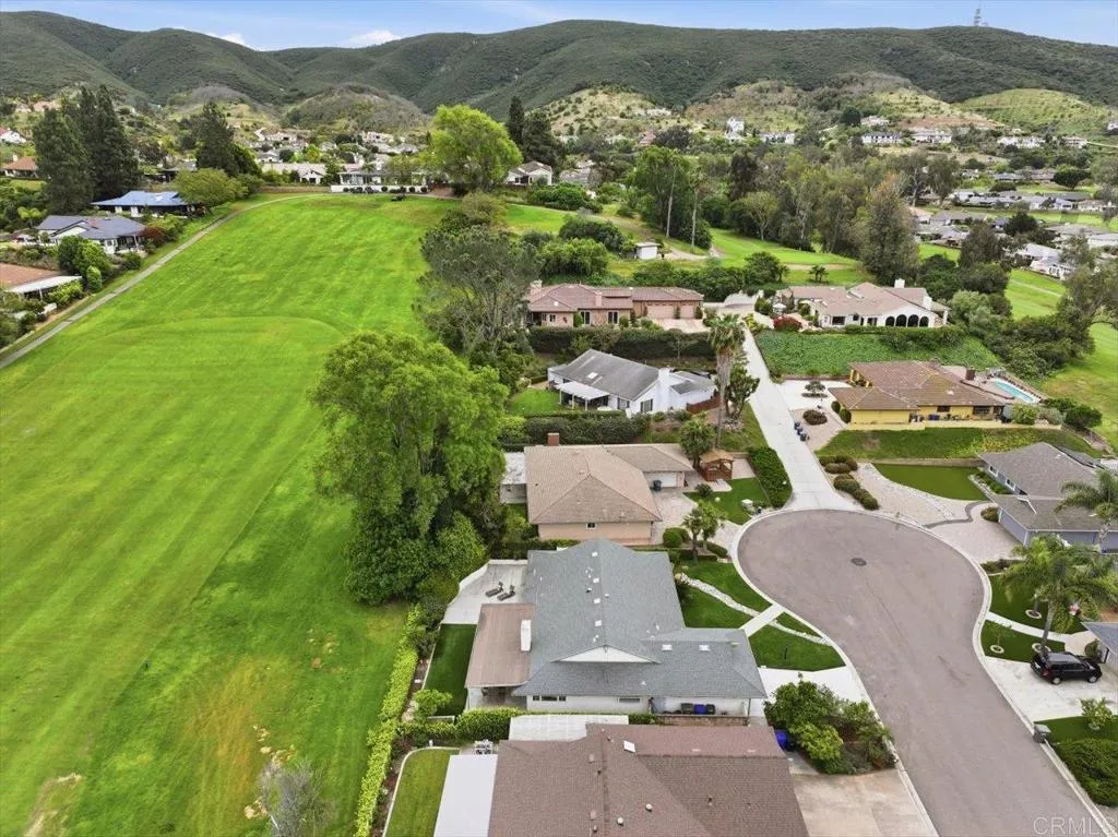 1071 La Reina Drive