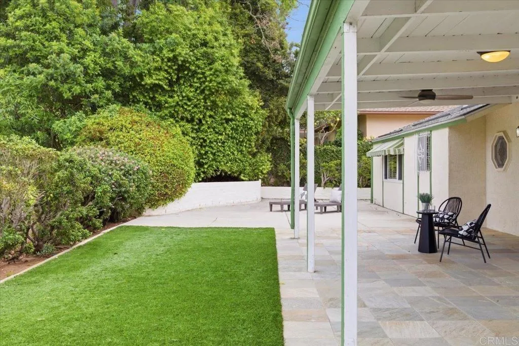 1071 La Reina Drive