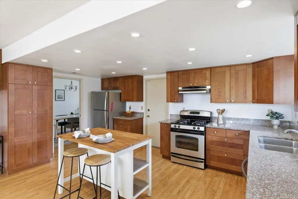 1071 La Reina Drive