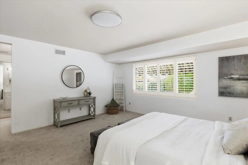 1071 La Reina Drive