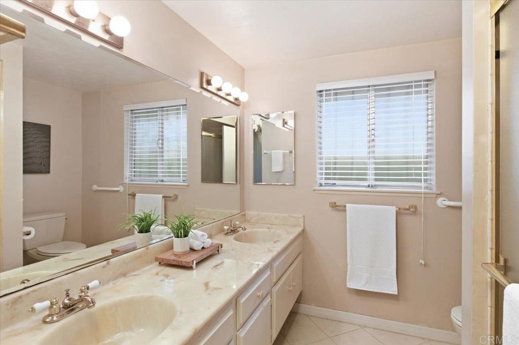 1071 La Reina Drive