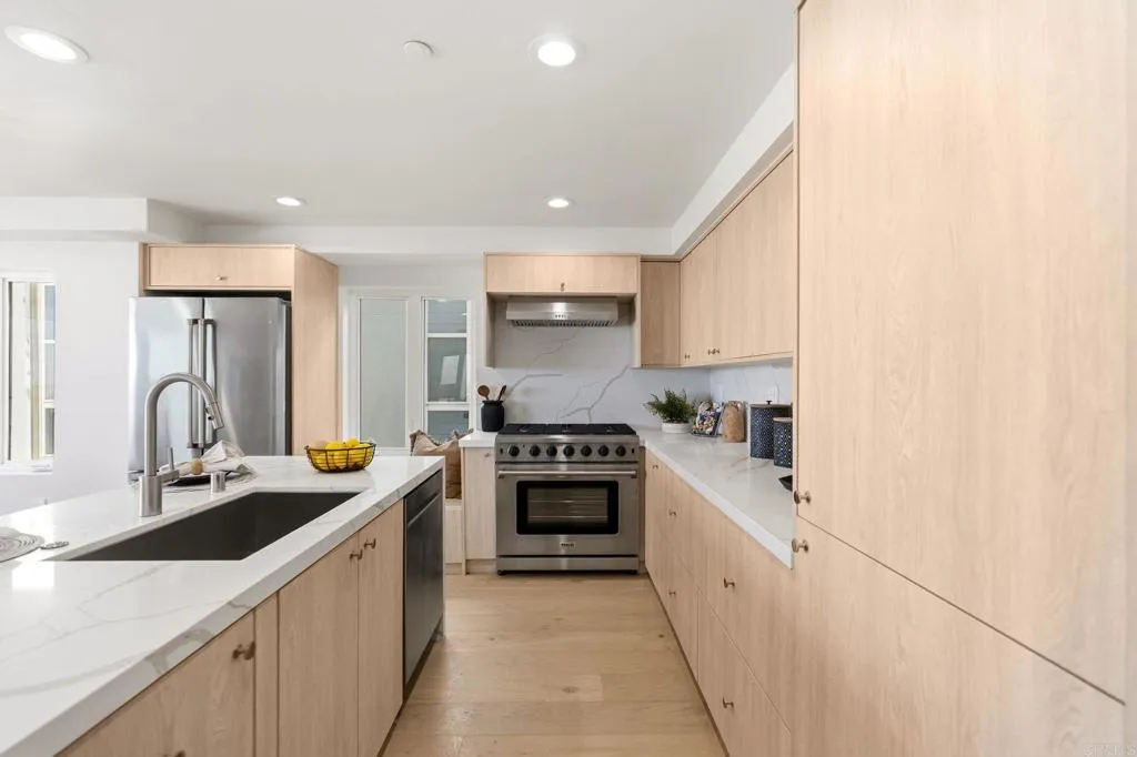 212 S Pacific Street