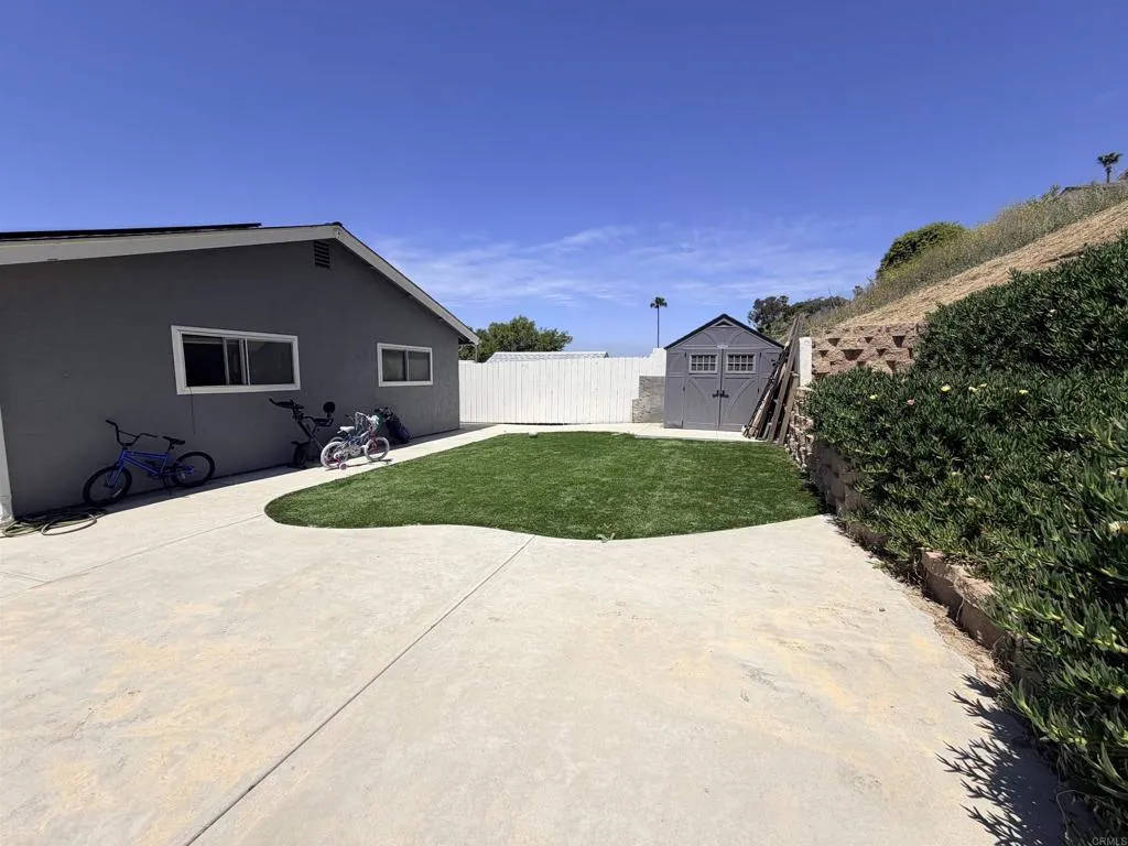 656 Roja Street