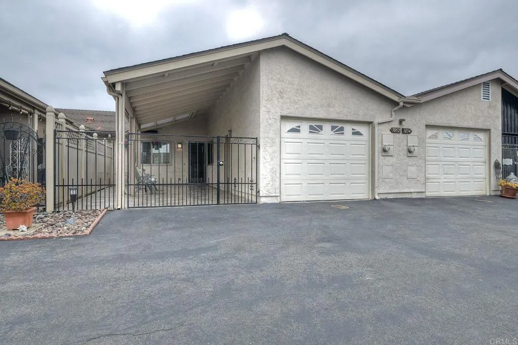 1052 Plover Way