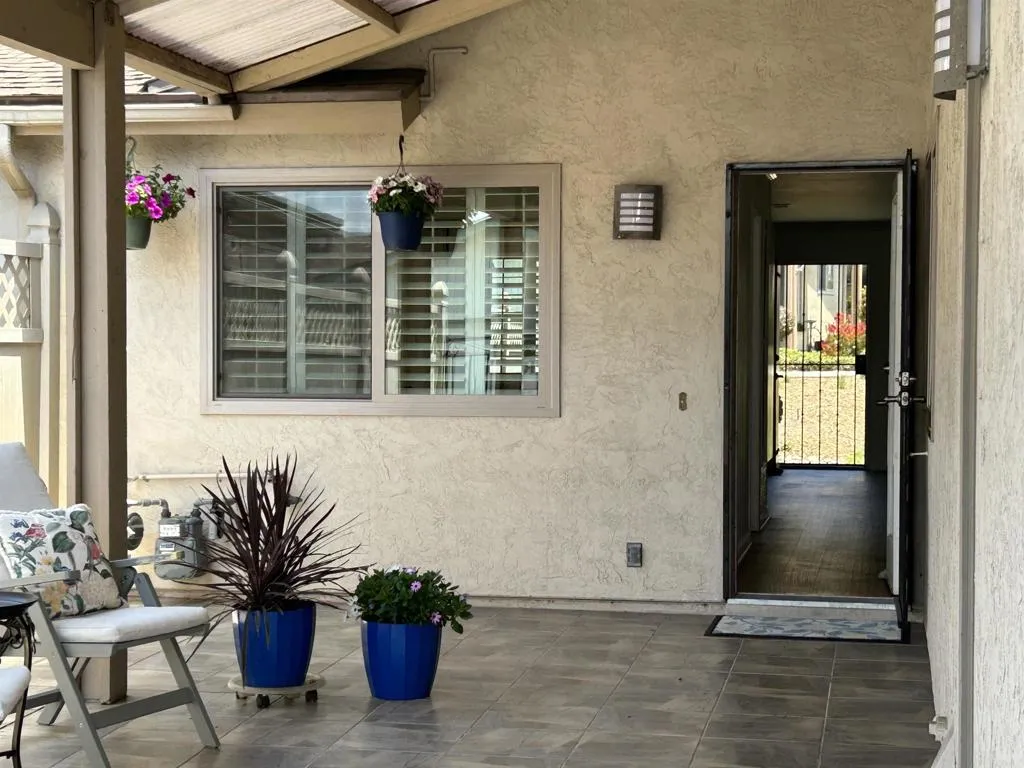 1052 Plover Way