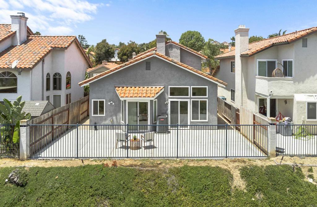 1813 Avenida Segovia