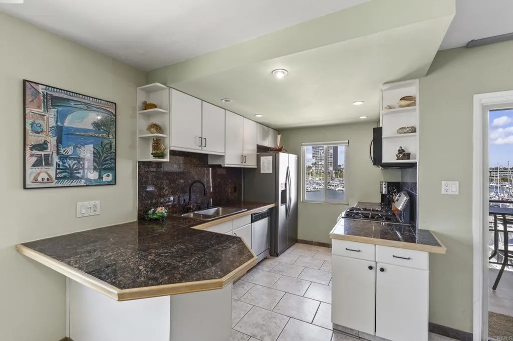 1202 N Pacific Street Unit 301b