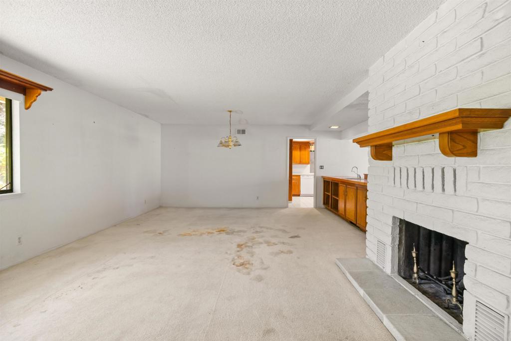 1060 Evergreen Lane