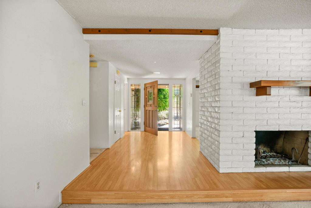 1060 Evergreen Lane