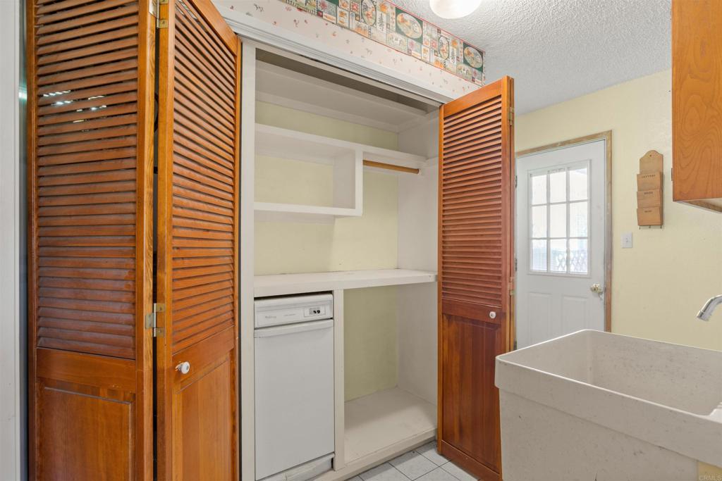 1060 Evergreen Lane