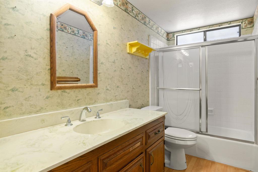 1060 Evergreen Lane