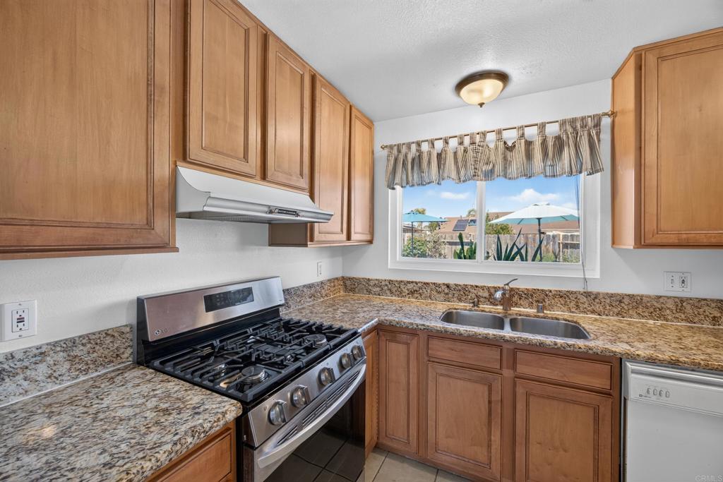 1536 Rolling Hills