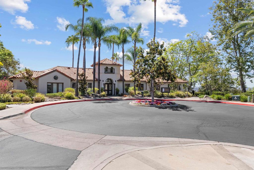 2462 Bear Rock Gln