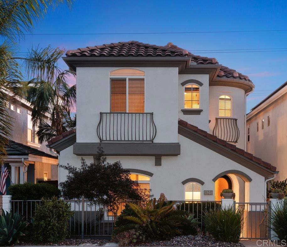525 N Cedros Ave