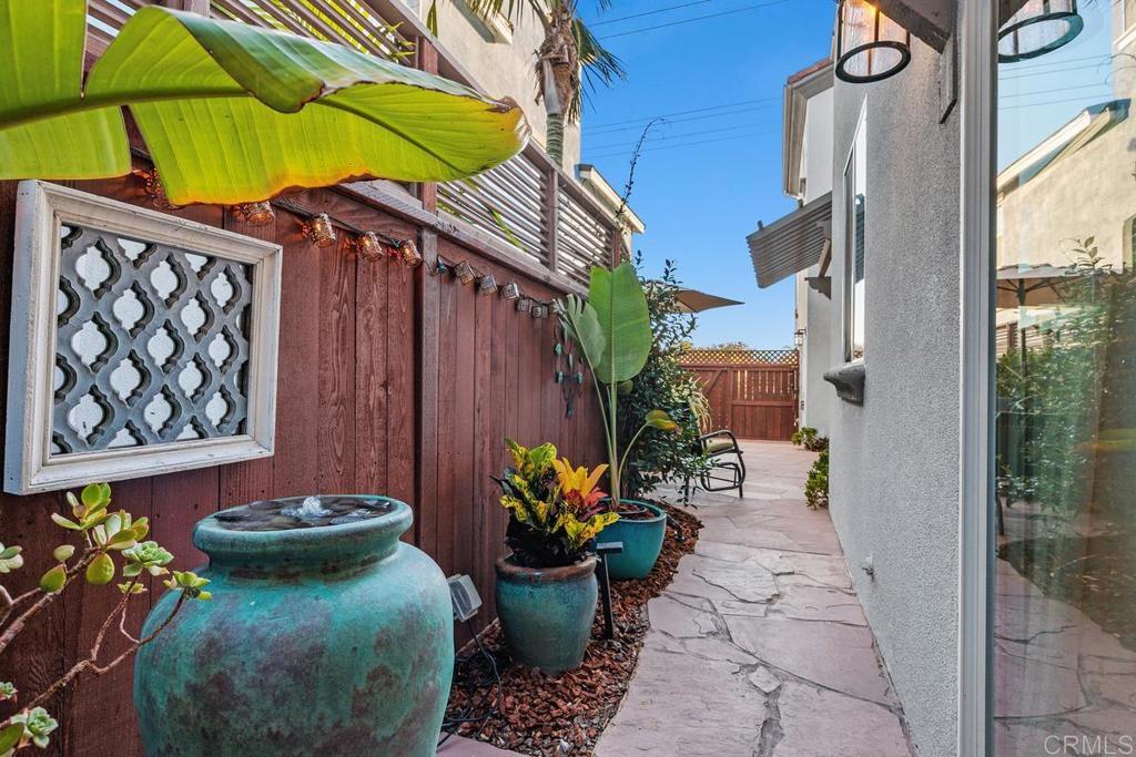525 N Cedros Ave