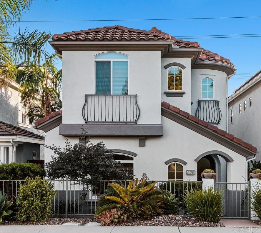 525 N Cedros Ave