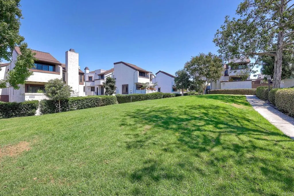 2232 Caminito Pajarito Unit 114