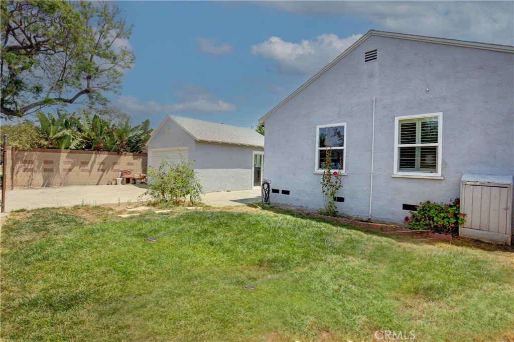 659 E Penfold Street