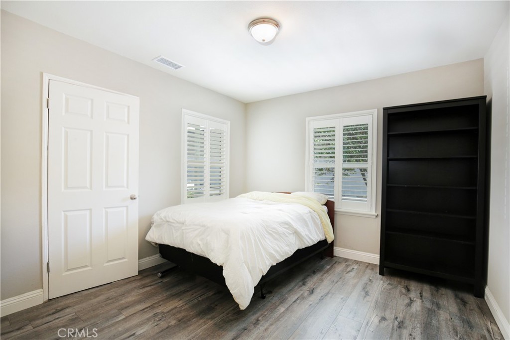 659 E Penfold Street