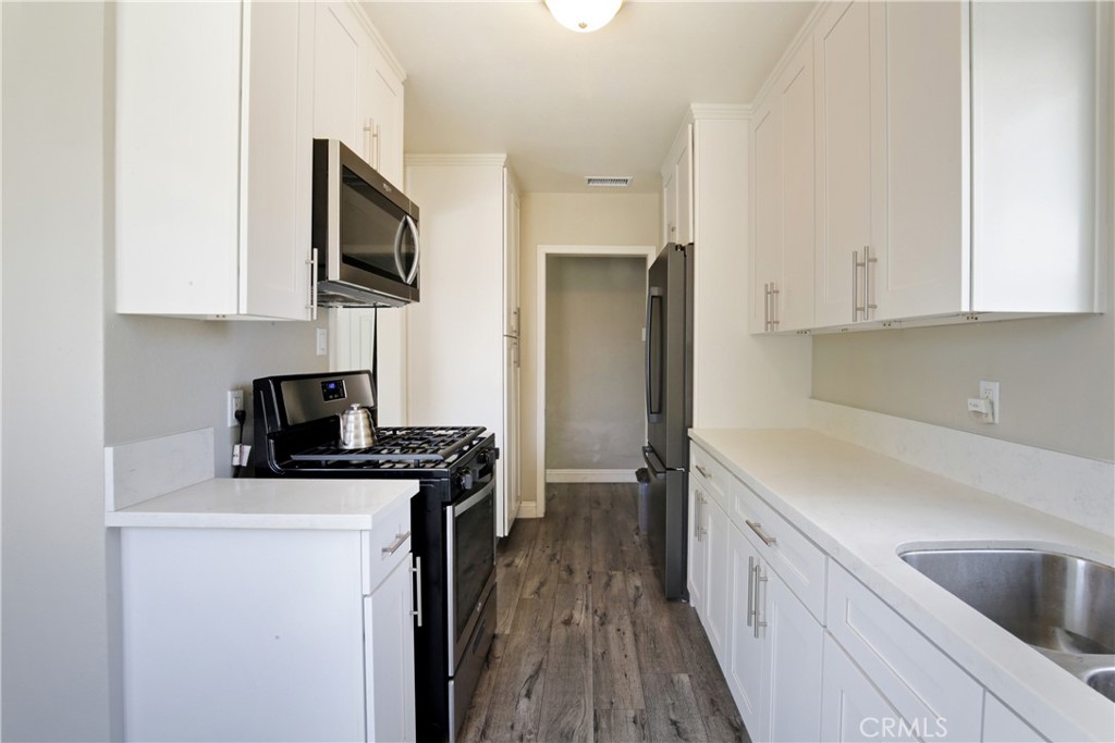 659 E Penfold Street