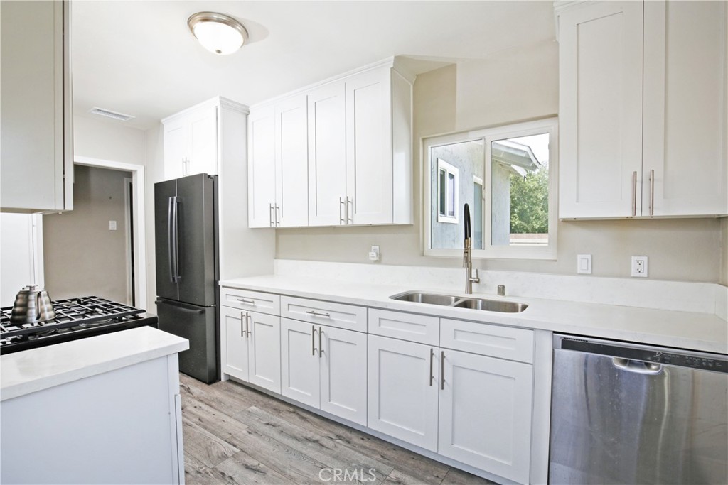 659 E Penfold Street