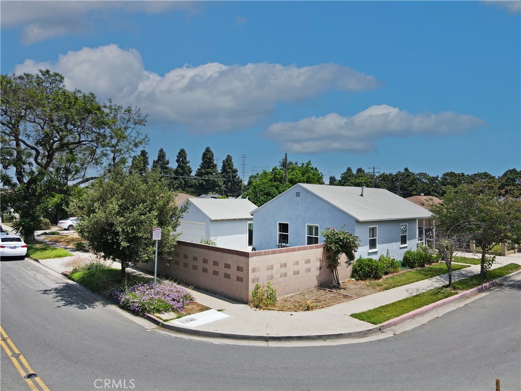 659 E Penfold Street