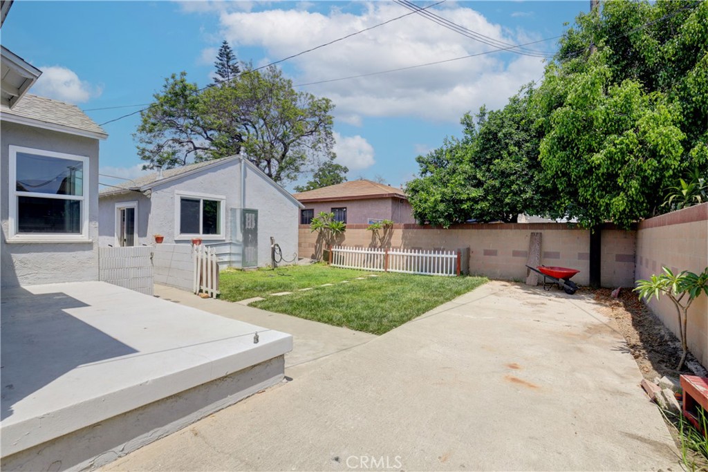 659 E Penfold Street