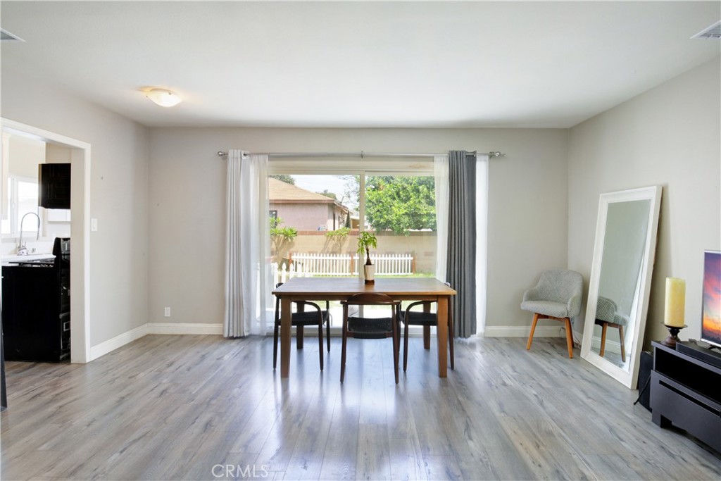 659 E Penfold Street