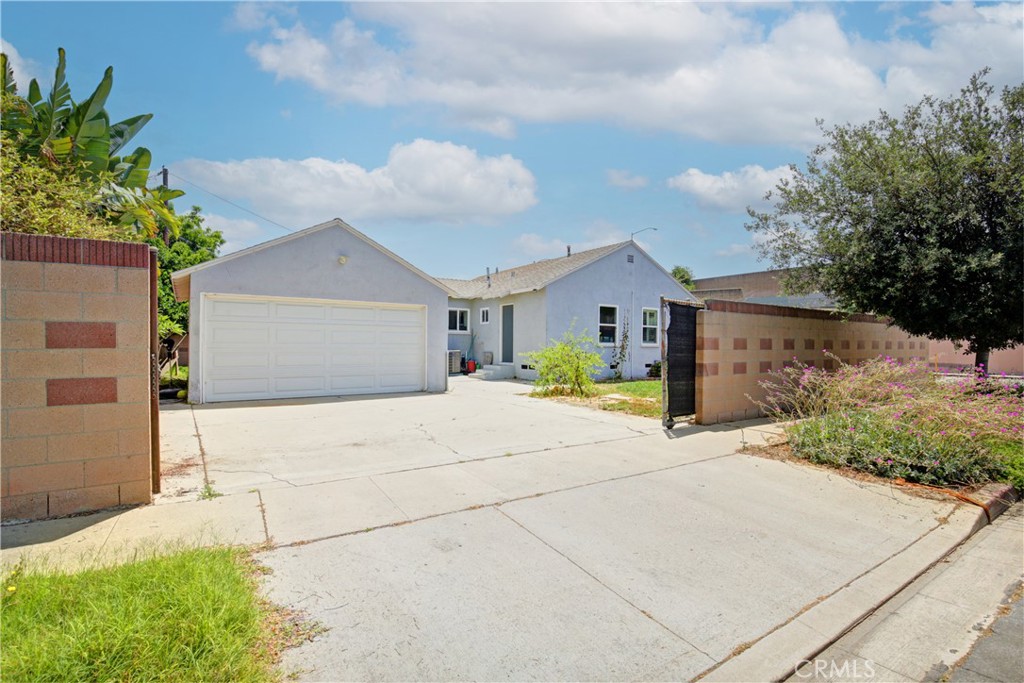 659 E Penfold Street