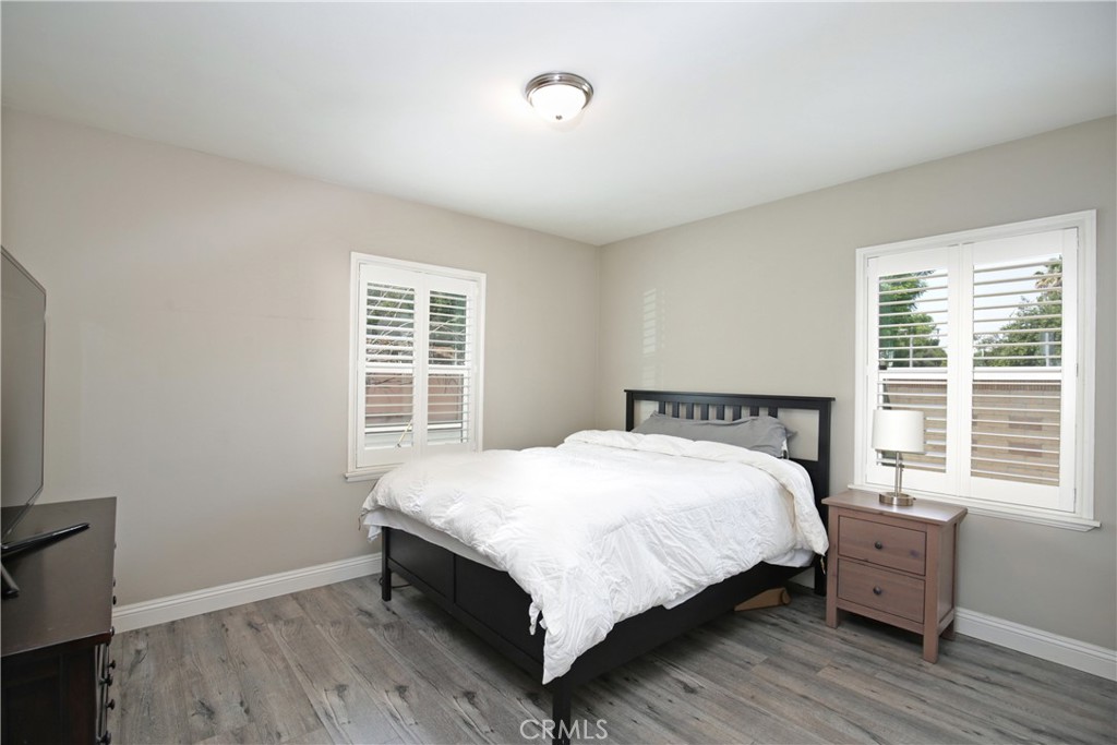 659 E Penfold Street