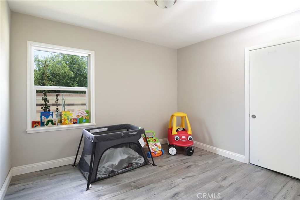 659 E Penfold Street