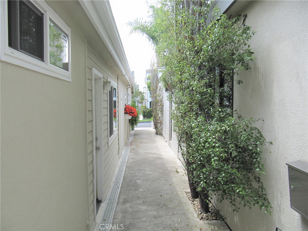 602 1/2 Poinsettia Ave