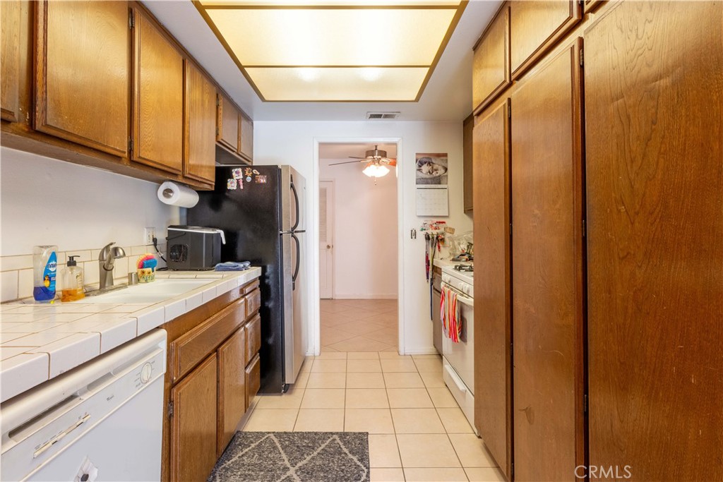 1123 N Dresden Street 15