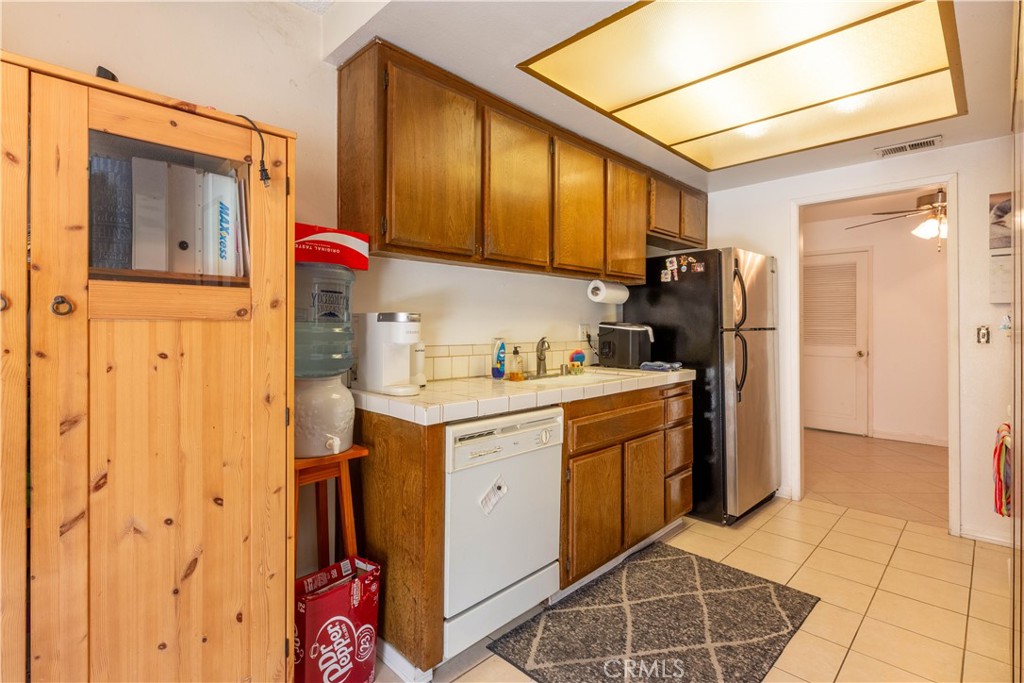 1123 N Dresden Street 15