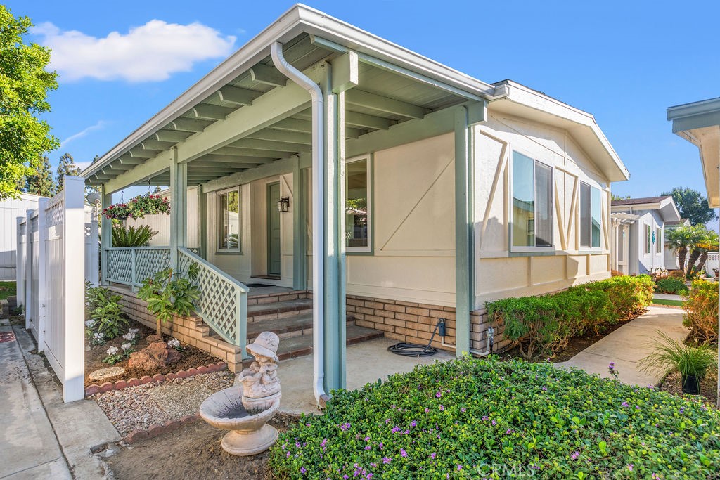 5200 Irvine Boulevard 217