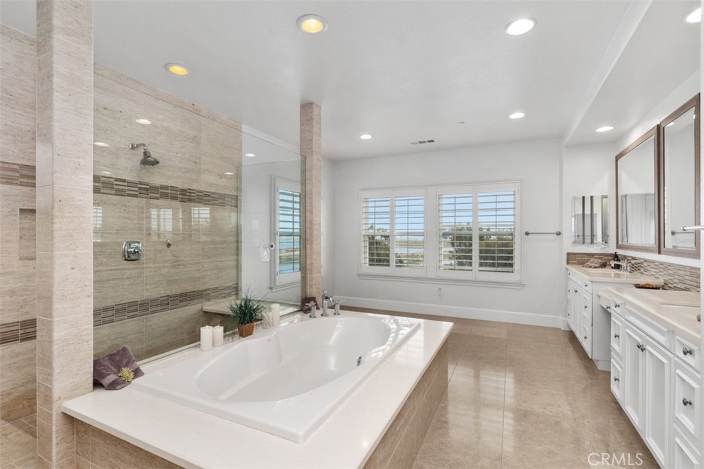 4762 Oceanridge Drive