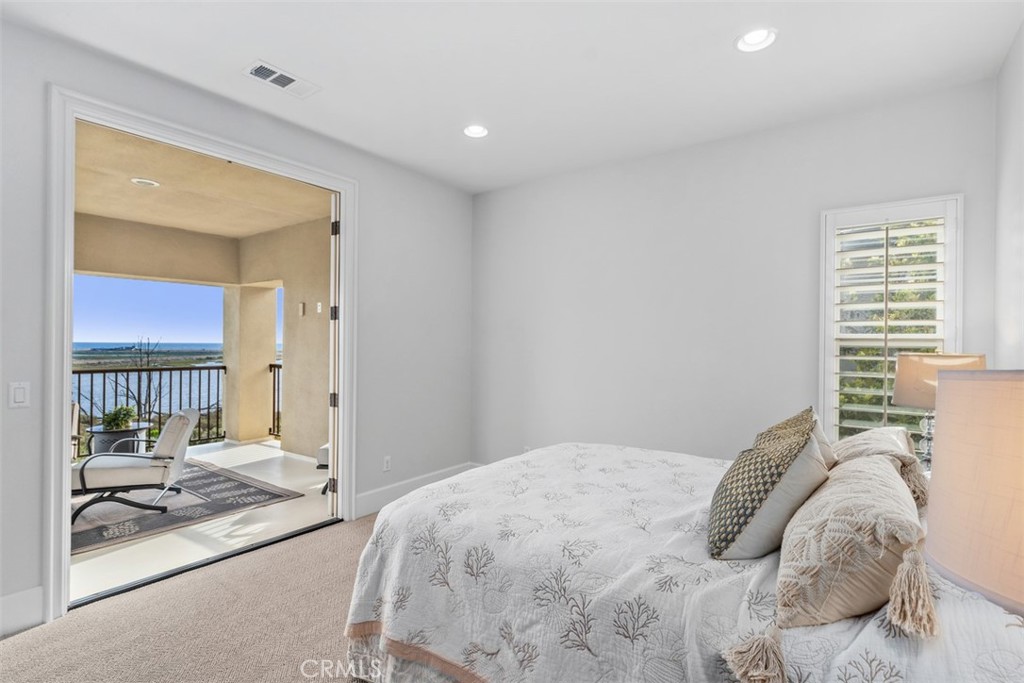 4762 Oceanridge Drive