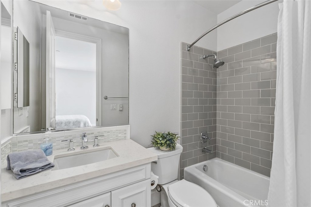 4762 Oceanridge Drive