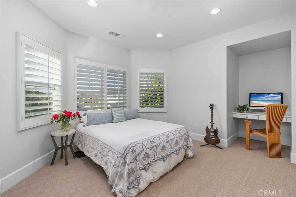 4762 Oceanridge Drive