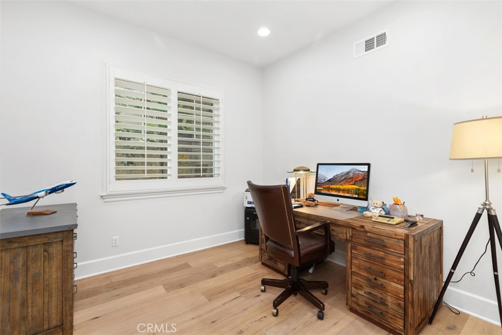 4762 Oceanridge Drive