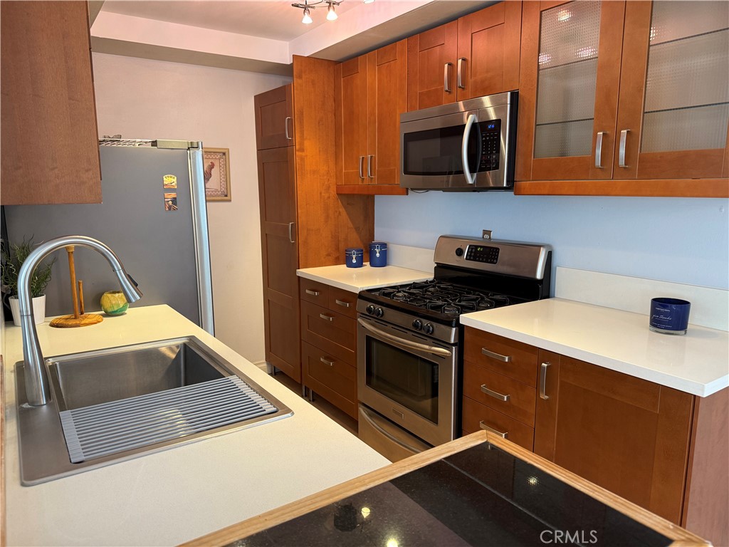 514 .5 Marigold Ave 1/2B