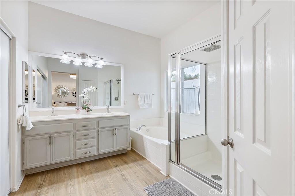 3955 Escala cove