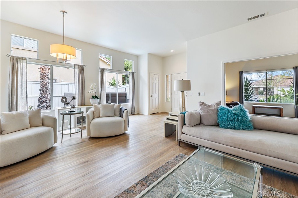3955 Escala cove