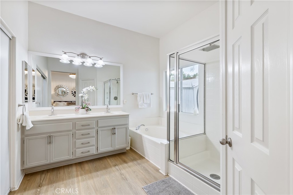 3955 Escala cove