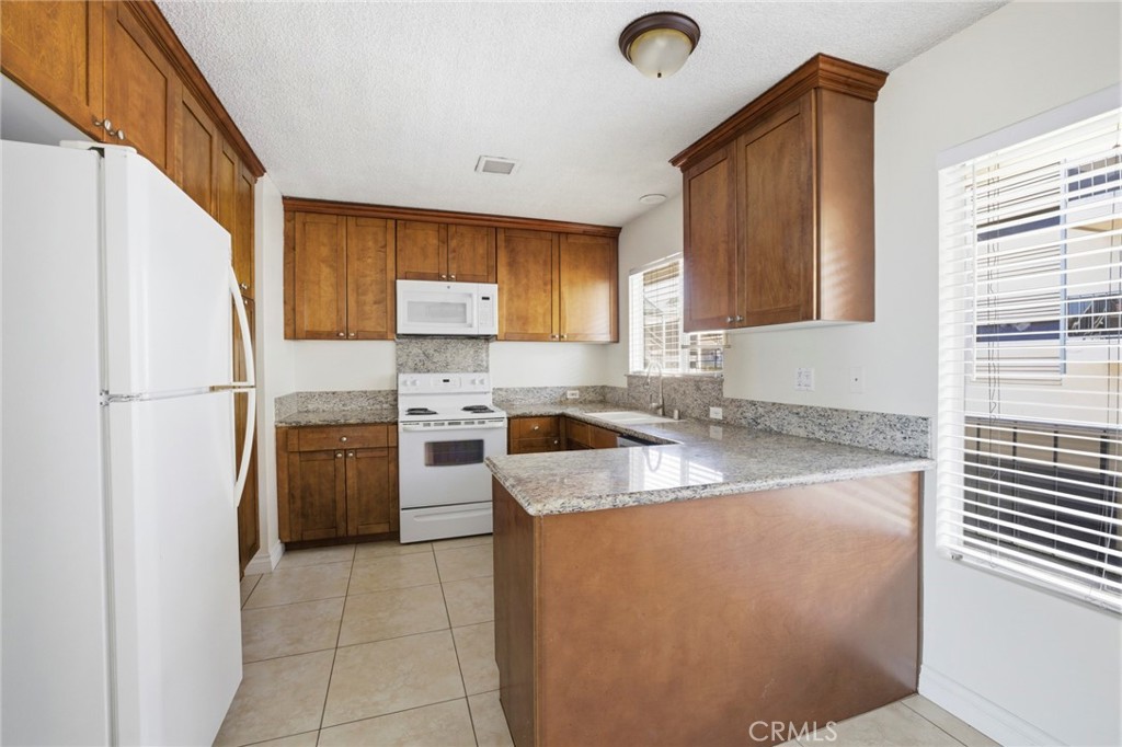 240 Moss Street 8