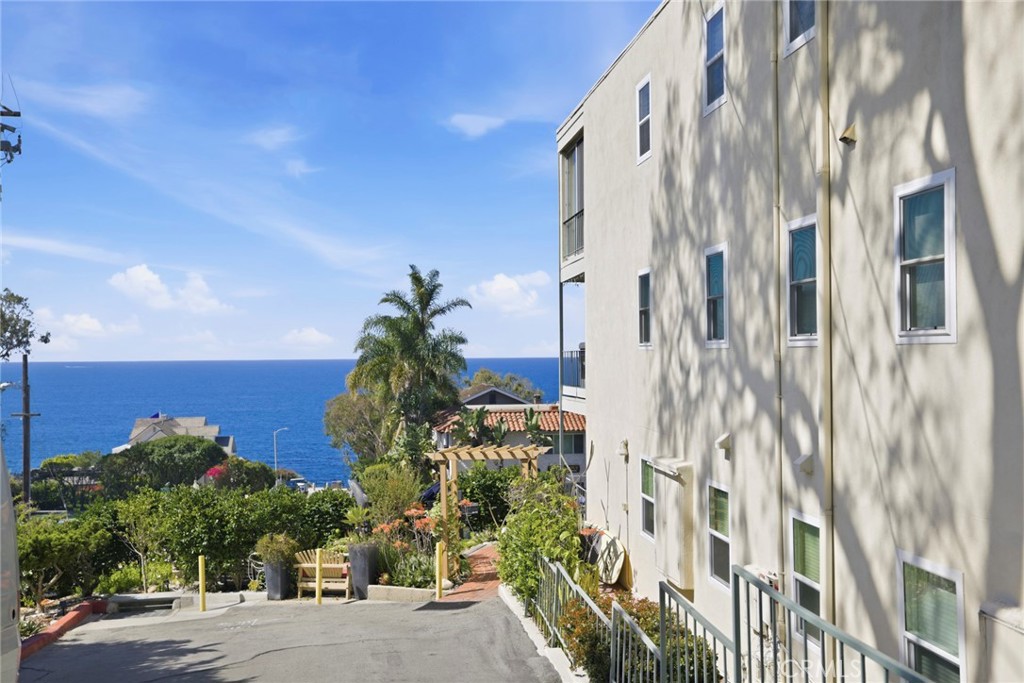 240 Moss Street 8