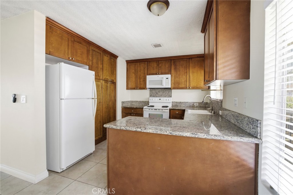 240 Moss Street 8