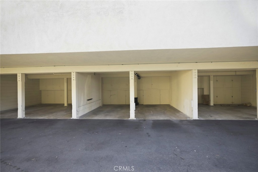 240 Moss Street 8