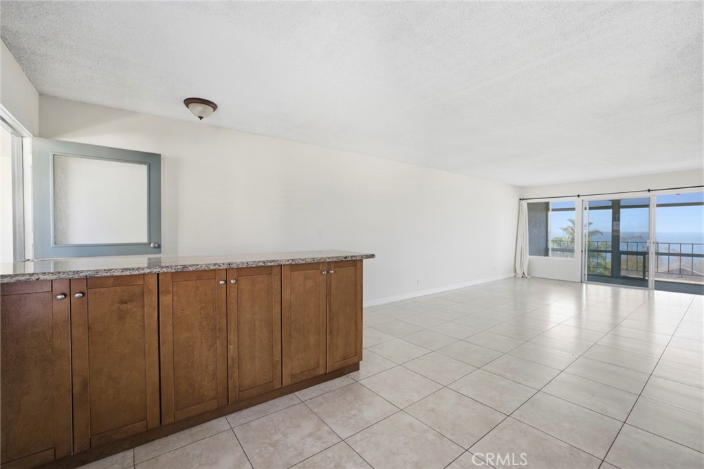 240 Moss Street 8